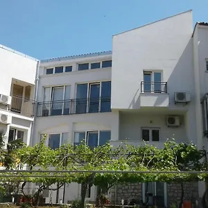  Apartment Maric